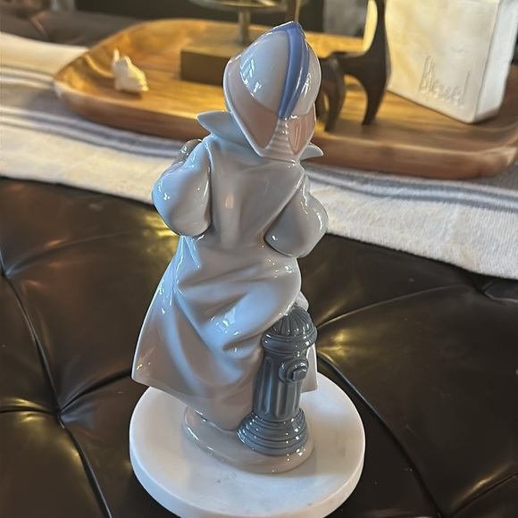 RARE Lladro Little Fireman 06334 w/original box. Mint condition & hard to find! - Picture 7 of 14